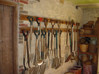 Seinale riputatud tööriistad